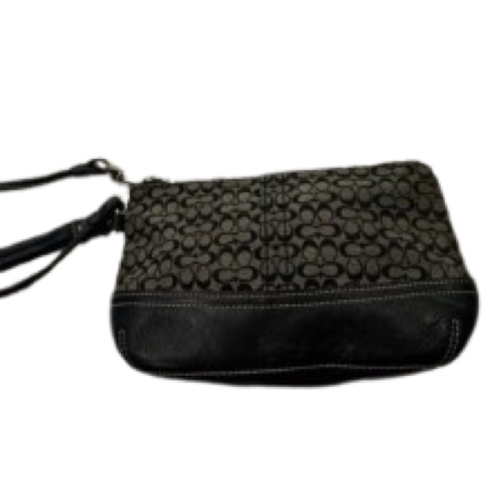 Coach micro kissing C’s wristlet